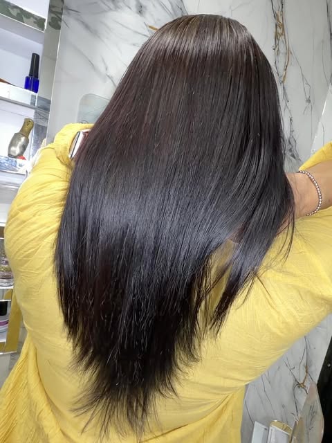 Resultado de alisado en cabello oscuro